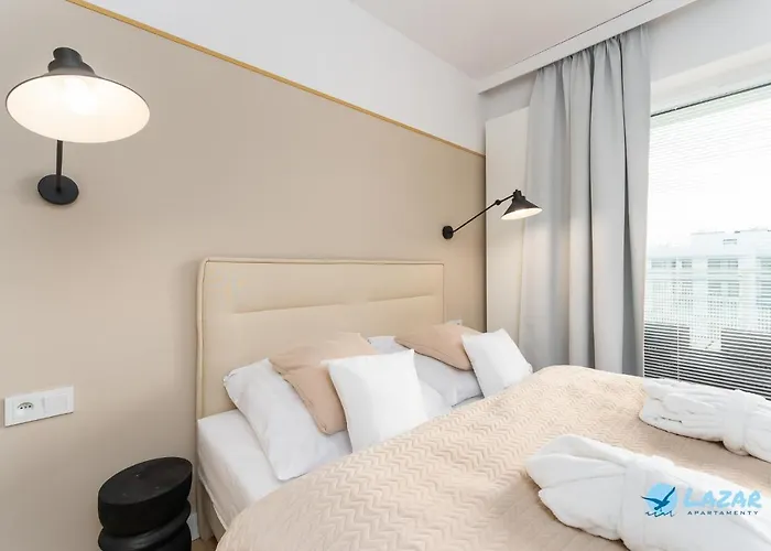 Lazar Polanki Aqua アパート