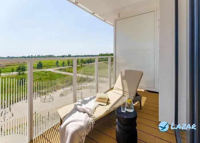 Lazar Polanki Aqua アパート