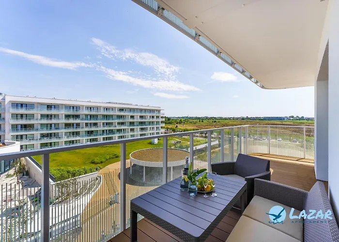 Lazar Polanki Aqua アパート *