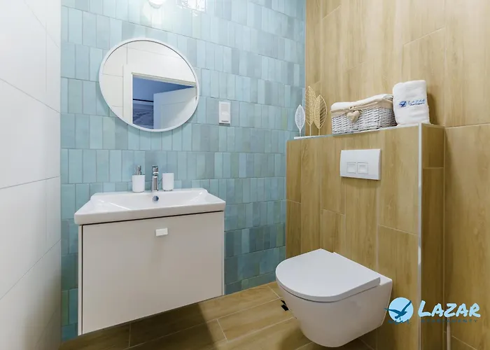 Lazar Polanki Aqua アパート